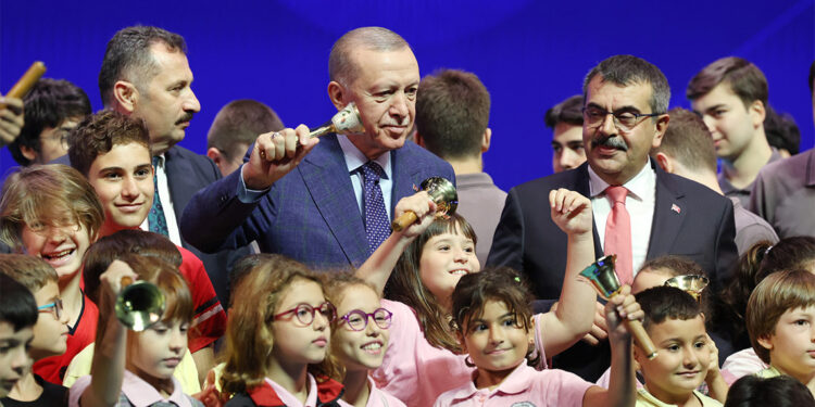 Erdoğan'dan saatlik ek ders ücreti açıklaması