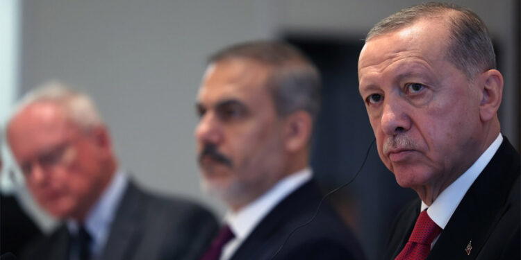 Erdoğan, düşünce kuruluşu temsilcileri ile görüştü