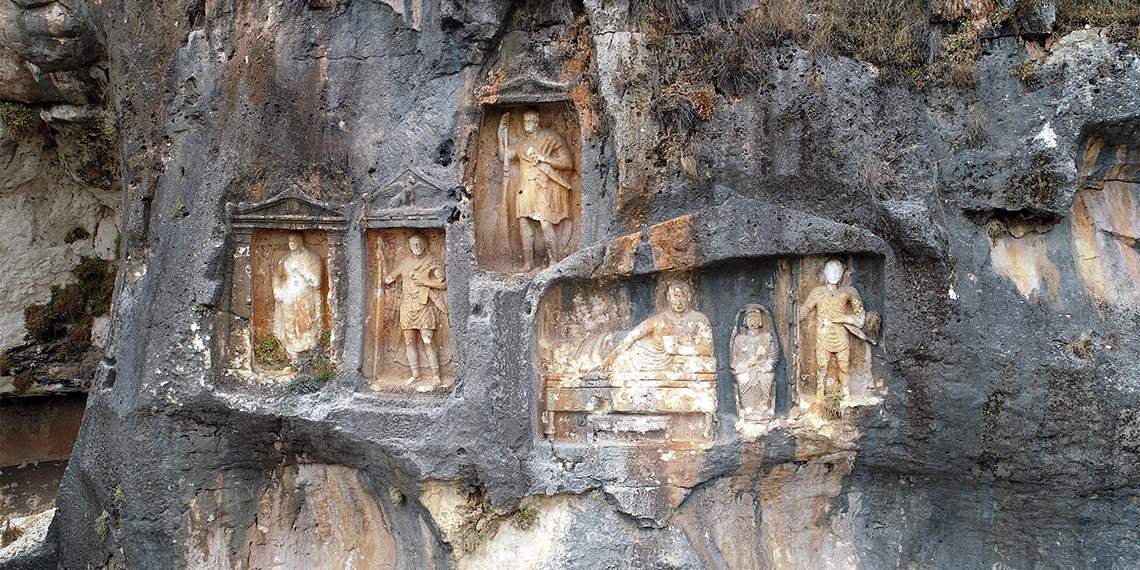 Adamkayalar kabartmaları için ören yeri talebi