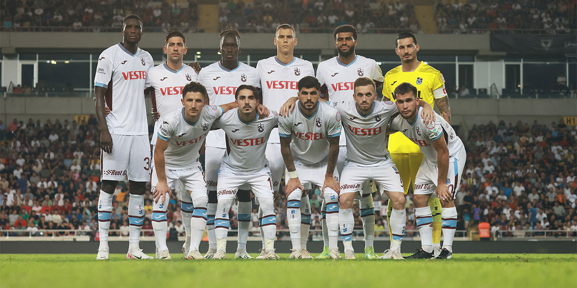 Trabzonspor, Süper Lig’in 6’ncı hafta son maçında Hatayspor’a 3-2'lik mağlubiyetle, Beşiktaş zaferindeki sevinci taraftara unutturdu, deplasmanda kaybeden Nenad Bjelica hedef tahtasına konuldu.