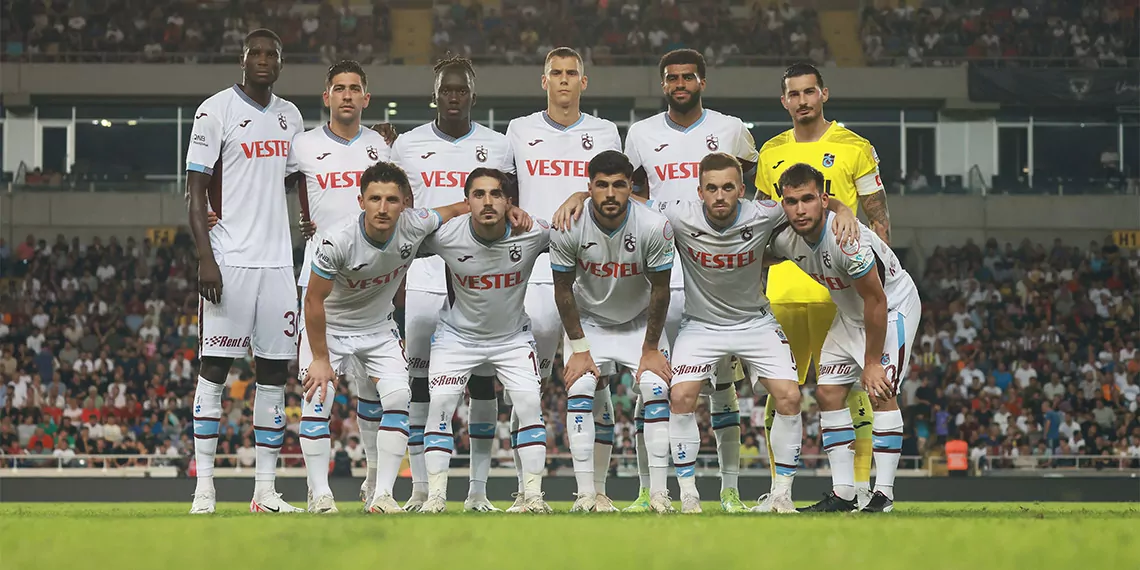 Trabzonspor, süper lig’in 6’ncı hafta son maçında hatayspor’a 3-2'lik mağlubiyetle, beşiktaş zaferindeki sevinci taraftara unutturdu, deplasmanda kaybeden nenad bjelica hedef tahtasına konuldu.  