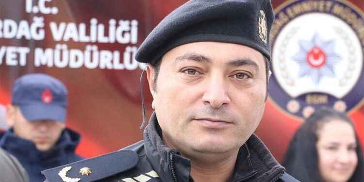 Depremzedelerin yardım malzemelerini evine götüren emniyet müdürü tahliye edildi