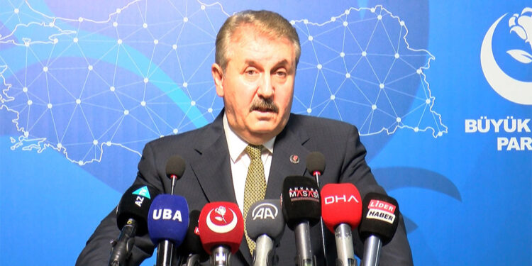 Atatürk'e yapılan çirkin saldırı büyük bir ahlaksızlıktır