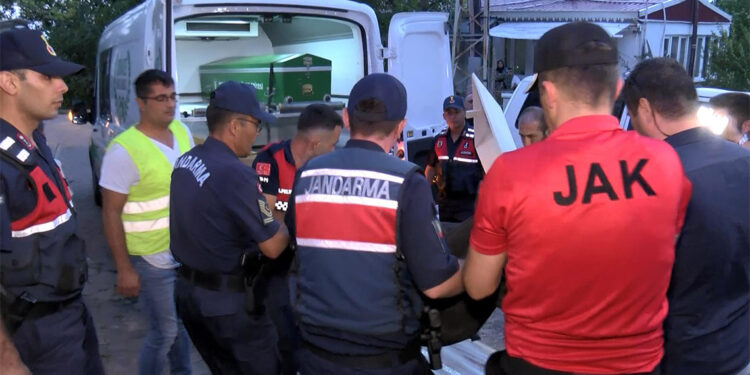 Otçu Kadir'in cesedini buldu, yerini dumanla belli etti