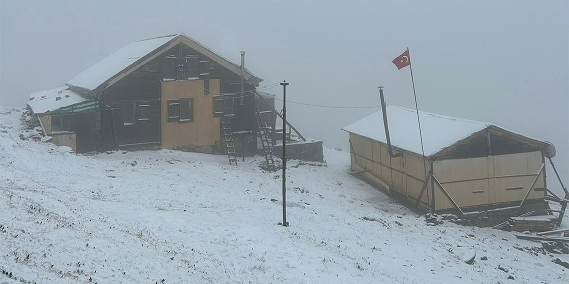 Rize'nin yüksek kesimlerine mevsimin ilk karı düştü