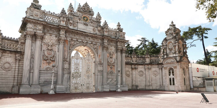Dolmabahçe Sarayı'ndaki restorasyonda sona gelindi