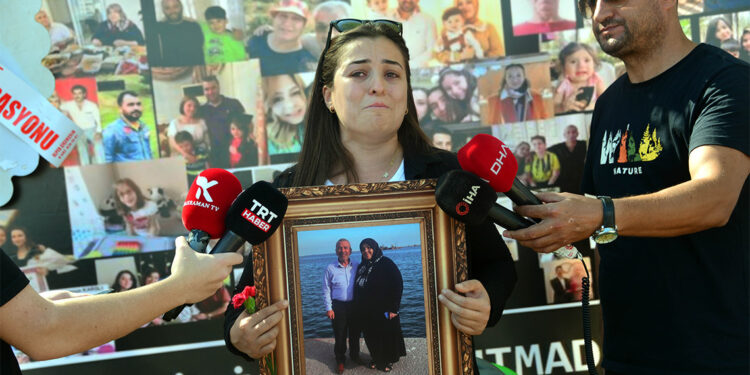 Ebrar Sitesi'nde ölenlerin yakınları bölgenin imara açılması tepki gösterdi