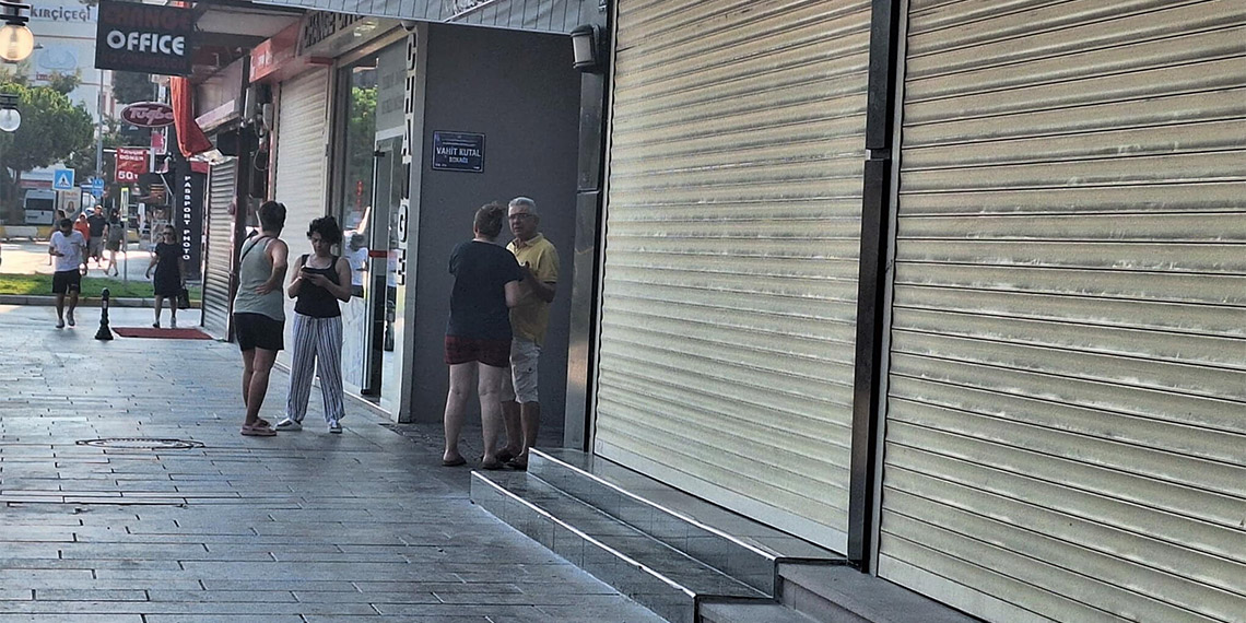 AFAD verilerine göre, Ege Denizi Kuşadası Körfezi'nde 4.4 büyüklüğünde deprem meydana geldi.