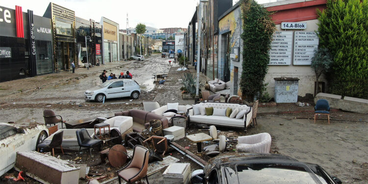 Mobilyacılar sitesindeki hasar havadan görüntülendi