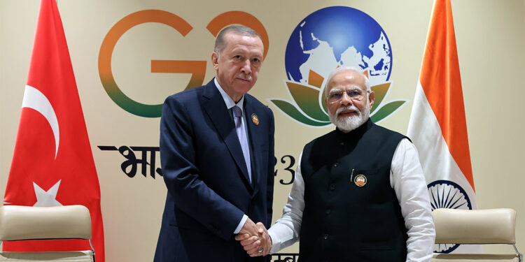 Erdoğan Hindistan Başbakanı Narendra Modi ile görüştü