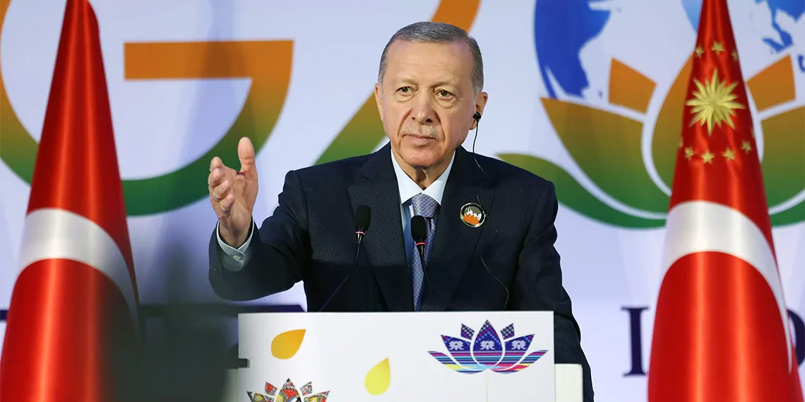 Cumhurbaşkanı recep tayyip erdoğan, g20 liderler zirvesi’nin ardından basın toplantısı düzenledi. Erdoğan, daha adil bir dünyanın mümkün olduğuna inandığını belirterek, “sorunlarımızın sebebi kaynak kıtlığı değil, merhamet eksikliğidir. Türkiye olarak biz bu adaletsizliklere itiraz ediyoruz” dedi.