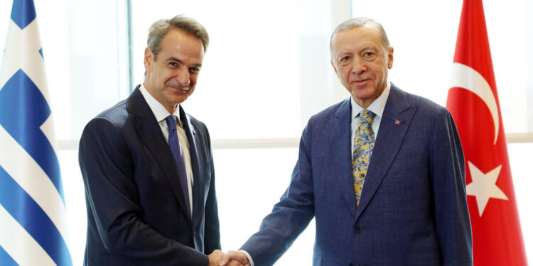 Erdoğan, Yunanistan Başbakanı Miçotakis ile görüştü
