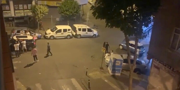 Esenler'de kavga; ortalık savaş alanına döndü