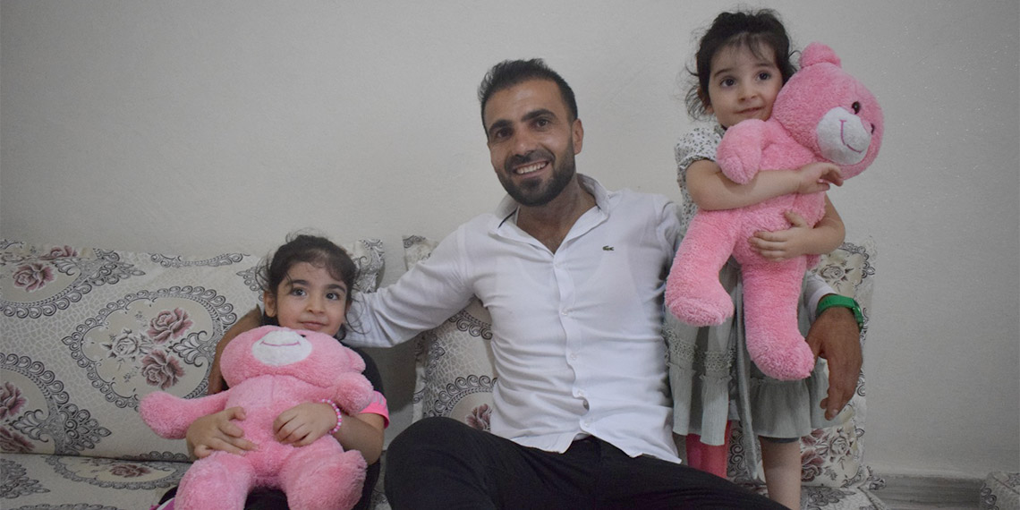 Arin ve Ayda protez bacaklarla yürümeye başladı