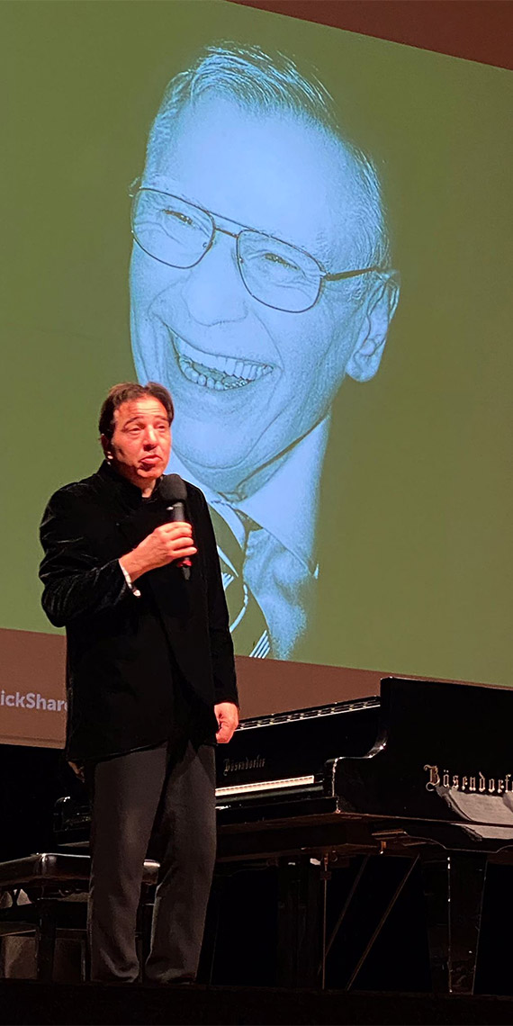 Türk klasik batı müziği piyanisti ve besteci Fazıl Say'dan Ahmet Say'a doğum günü konseri.