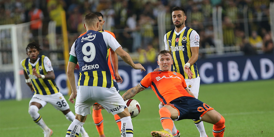 Süper Lig'in 3'üncü hafta erteleme karşılaşmasında Fenerbahçe Başakşehir'i sahasında 4-0 mağlup ederek ligde 6'da 6, resmi maçlarda ise 13'te 13 yaptı.
