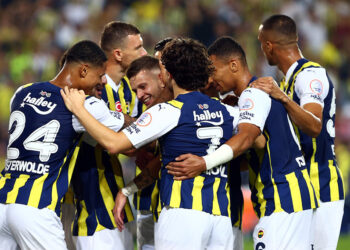 Fenerbahçe Başakşehir'i 4-0 mağlup etti