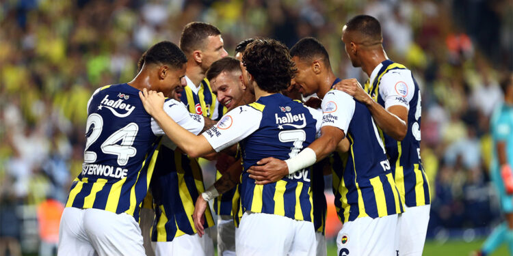 Fenerbahçe Başakşehir'i 4-0 mağlup etti