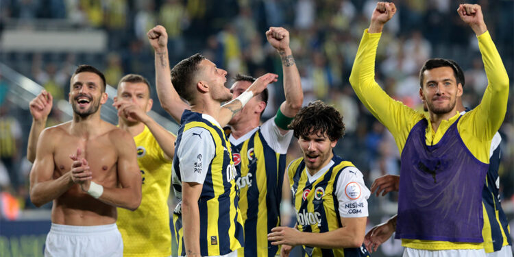 Fenerbahçe'nin liderliği bırakmaya niyeti yok