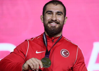 Feyzullah Aktürk dünya üçüncüsü oldu