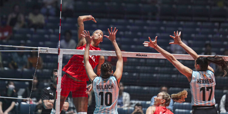 Türkiye Voleybol Federasyonu (TVF) Başkanı Mehmet Akif Üstündağ, "Olimpiyat elemelerinde ilk 2 sıraya giren ülkeler direkt katılım hakkı elde edecek. Biz öncelikle ilk 2'de kalmak istiyoruz. Hatta namağlup 17'de 17 yaptığımız süreci 22'de 22 yaparak bu sezonu kapatmak istiyoruz" dedi.