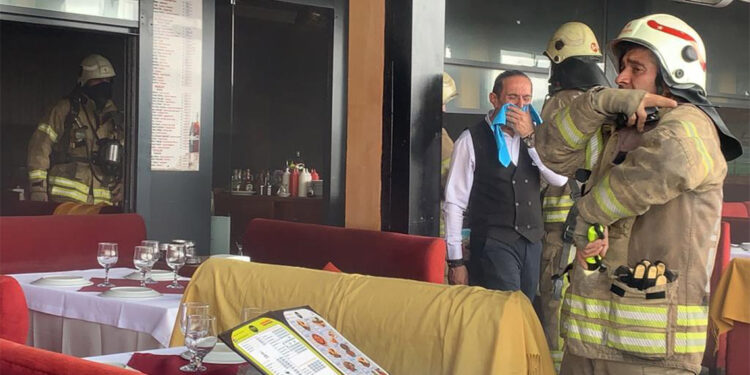 Galata Köprüsü'nde yangın paniği