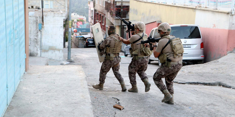 Gaziantep'te 200 polisin katılımı ile uyuşturucu operasyonu