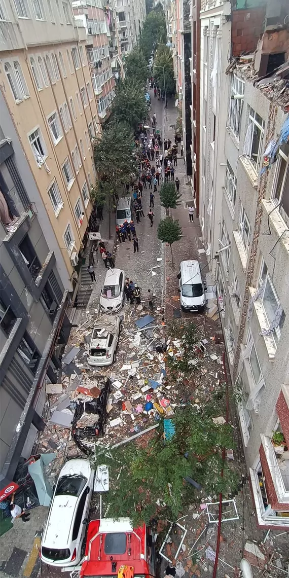 Şirinevler'de binada patlama meydana geldi. Bahçelievler şirinevler mahallesinde saat 15. 00 sıralarında bir binada patlama meydana geldi.