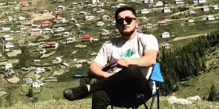 Enkaz altında kalan iş makinesi operatörü defnedildi