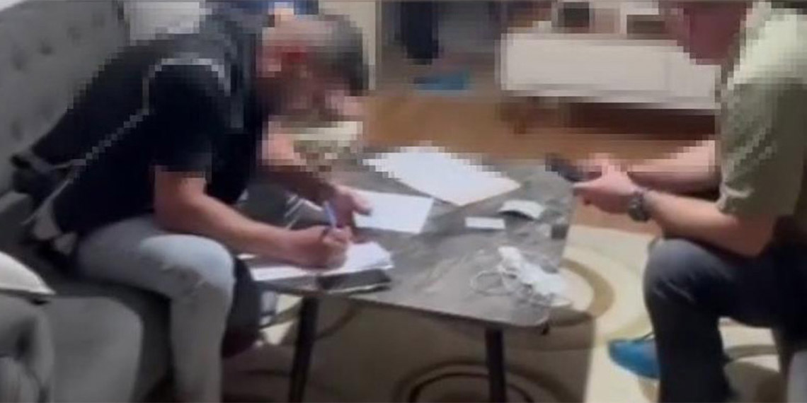 İBB adına sahte internet sitesi açarak servis taşımacılığı yapmak isteyenlere sahte plaka satan şebekeye operasyon düzenlendi.