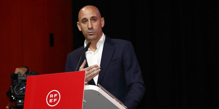 İspanya Futbol Federasyonu Başkanı Rubiales istifa etti