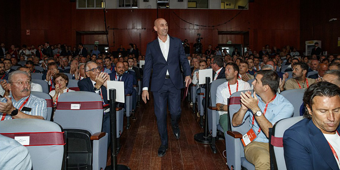 İspanya Futbol Federasyonu Başkanı Rubiales istifa etti