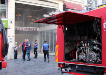 Beyoğlu İş Merkezi'nde yangın