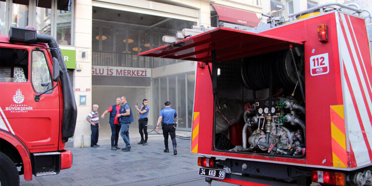 Beyoğlu İş Merkezi'nde yangın