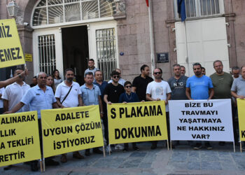İzmir'de 'S plaka' sahiplerinden eylem