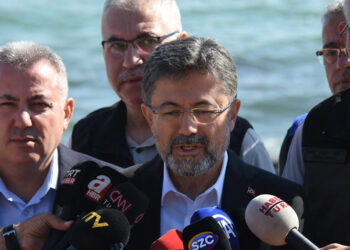Düşen helikopterdeki 3 mürettebatın yeri tespit edildi
