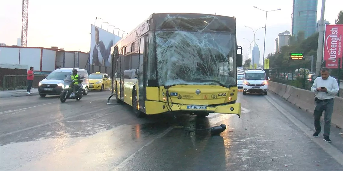 İki i̇ett otobüsü trafiği felç etti