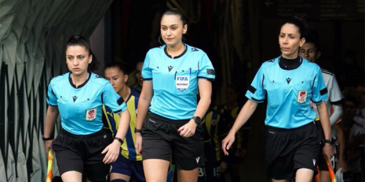 UEFA'dan FIFA kokartlı kadın hakemlere görev