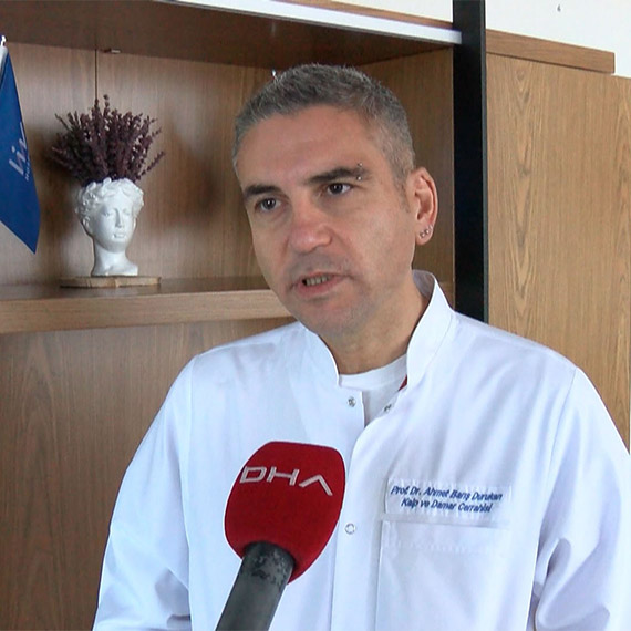 Kalp Damar Cerrahisi Uzmanı Prof. Dr. Barış Durukan, yüksek riskli hastaların kalp ameliyatlarında döş kemiğinin kalkma ve öksürme hareketleriyle ayrılmasını engelleyecek ‘Durukan örgüsü’ adı verilen özel düğümleme tekniği geliştirdi.