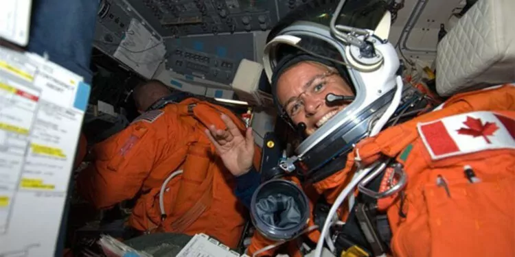 Kanadalı ilk astronot payette: hayalinizi kovalayın
