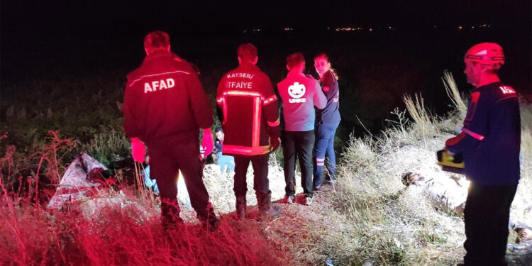 Kayseri'de otomobil ile yolcu otobüsü çarpıştı; 2 ölü, 20 yaralı