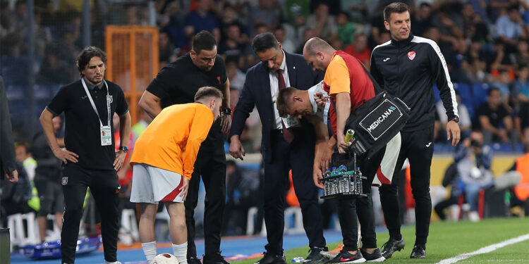 Kazımcan Karataş Başakşehir maçında sakatlandı