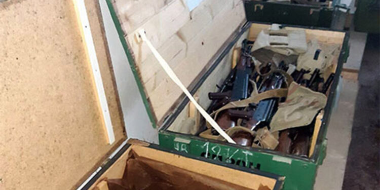 Kelbecer'de çok sayıda silah ve mühimmat ele geçirildi