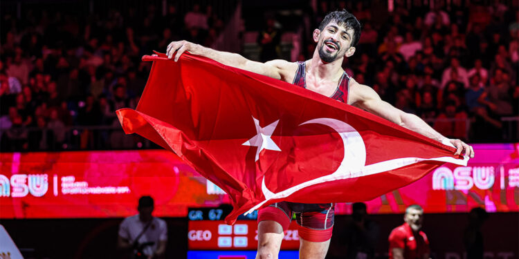 Kerem Kamal 2023 Dünya Güreş Şampiyonası'nda mindere çıkacak