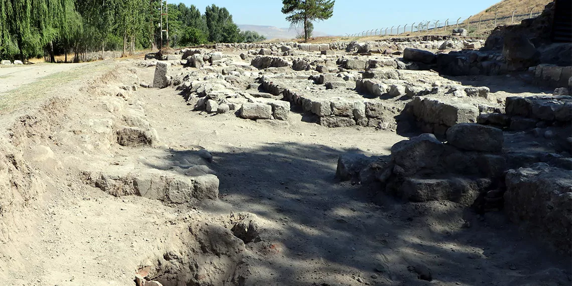 Kayseri'deki keykubadiye sarayı'nda bu yıl yapılan kazı çalışmalarında, hamam bölümü ortaya çıkarıldı.