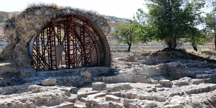 Keykubadiye Sarayı'ndaki kazılarda hamam ortaya çıkarıldı