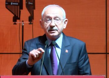 Mücadelenin koçbaşlığını bu ülkenin aydınları gençleri yapacak