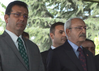 Kemal Kılıçdaroğlu ve Ekrem İmamoğlu Menderes'i mezarı başında andı