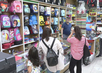 Ders zili yarın çalıyor, alışveriş hareketliliği sürüyor