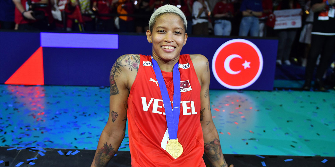 Yaptığı smaçlarla 3 metre 26 santimetreye kadar yükselen Vargas, Türk halkı tarafından "Vargas Hava Yolları" yakıştırmasını aldı.